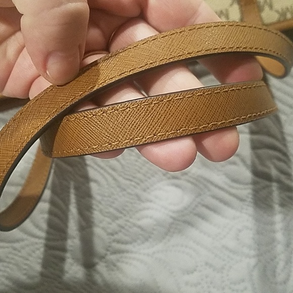 Micheal Kors tote - Picture 3 of 6